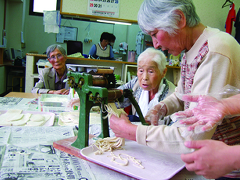 手打ちうどんづくり