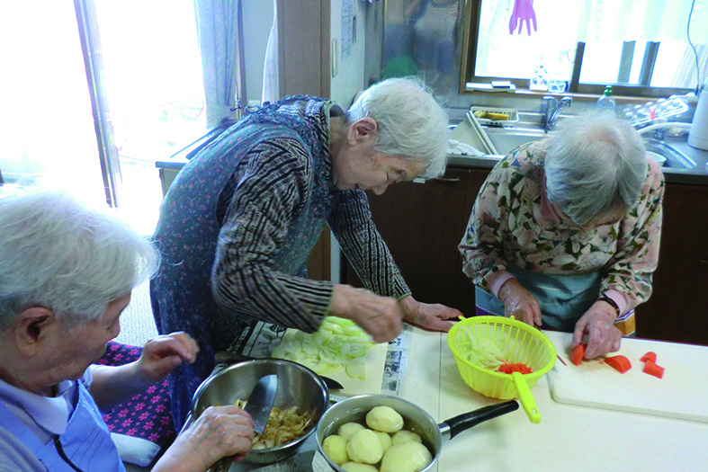 包丁で野菜の下ごしらえ